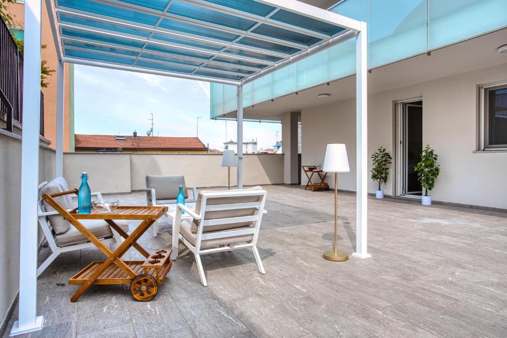 Just Urban Stays - Modern 1-BR Flat with 90 sqm Terrace - M4 Tolstoj