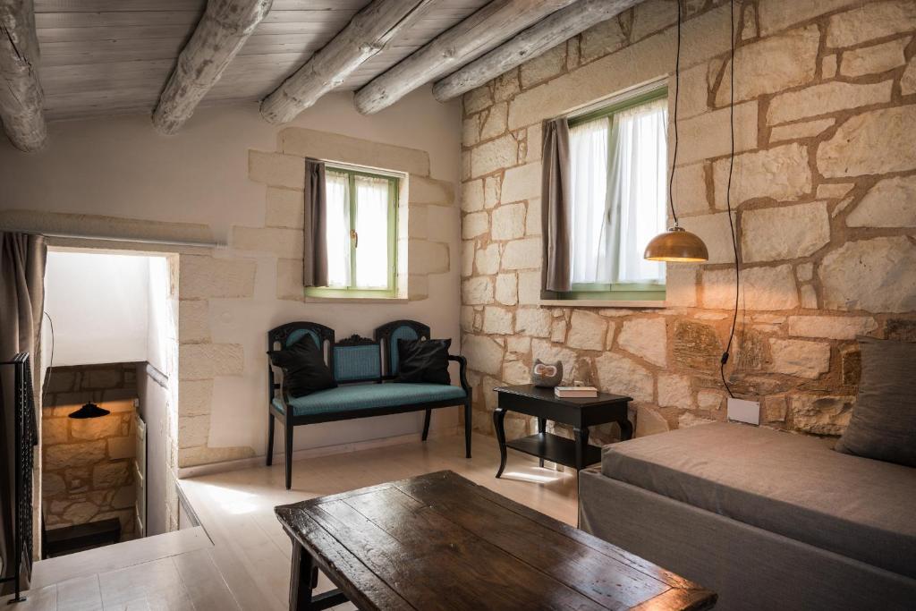 Posezení v ubytování BOUTIQUE VILLA PETRA AMANDA Heated pool optional