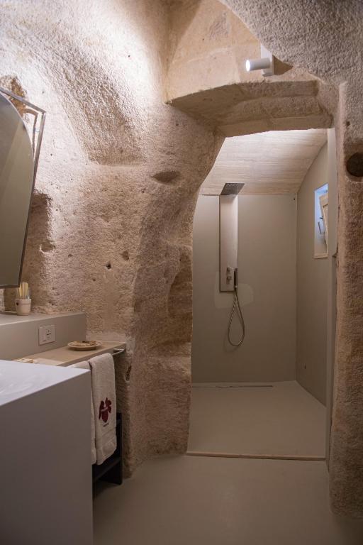 Koupelna v ubytování ENOTRIO caveoso