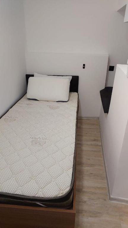 Postel nebo postele na pokoji v ubytování Private rooms Sololaki