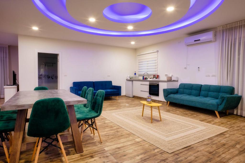 Posezení v ubytování Villa Tzukim Mitzpe Ramon