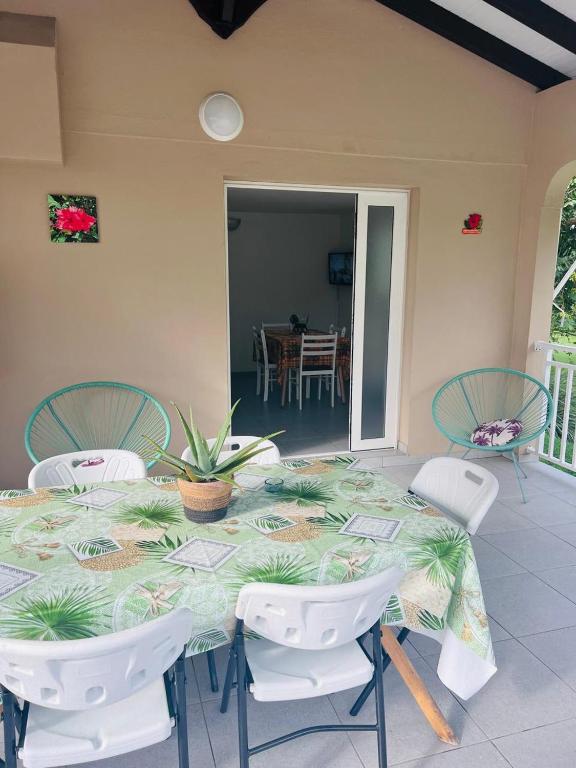 Fotografie z fotogalerie ubytování Logement Campagne Coquelicots Plaisance v destinaci Le Lamentin