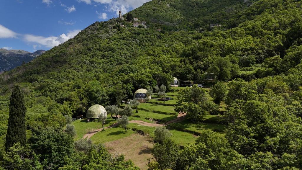 Φυσικό τοπίο κοντά σε οργανωμένο κάμπινγκ
