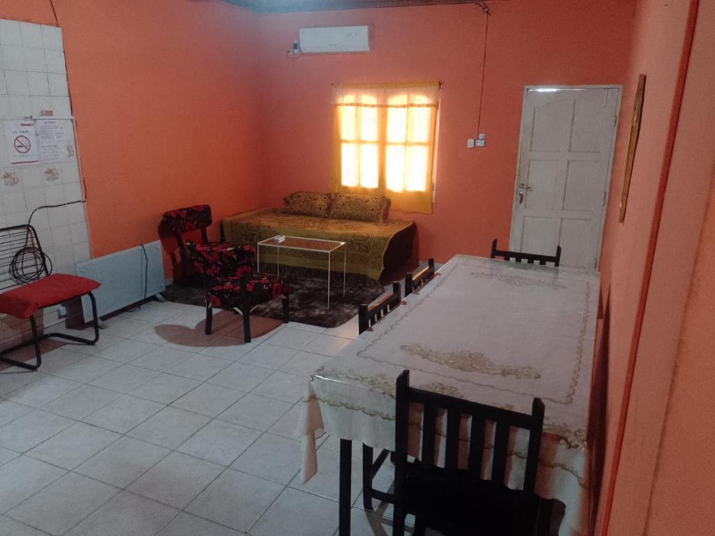 a room with a bed and a table and chairs at Casa de huéspedes en Posadas in Posadas