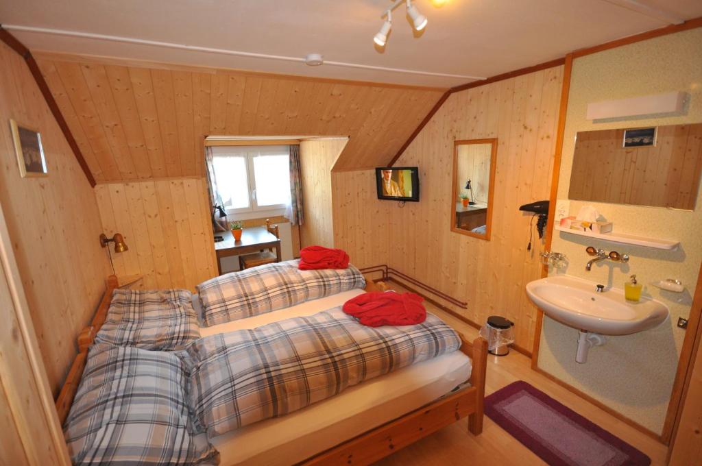 Postel nebo postele na pokoji v ubytování Gasthaus Waldheim