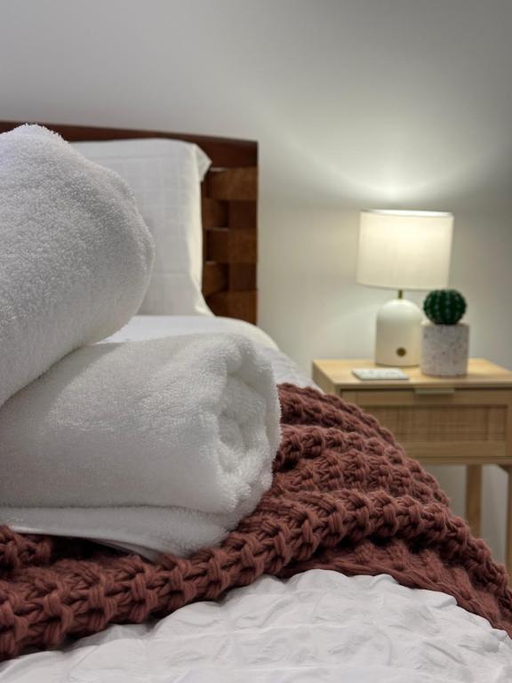 Voodi või voodid majutusasutuse Family home, Game Zone & Outdoor Fireplace- Sleeps 10 toas