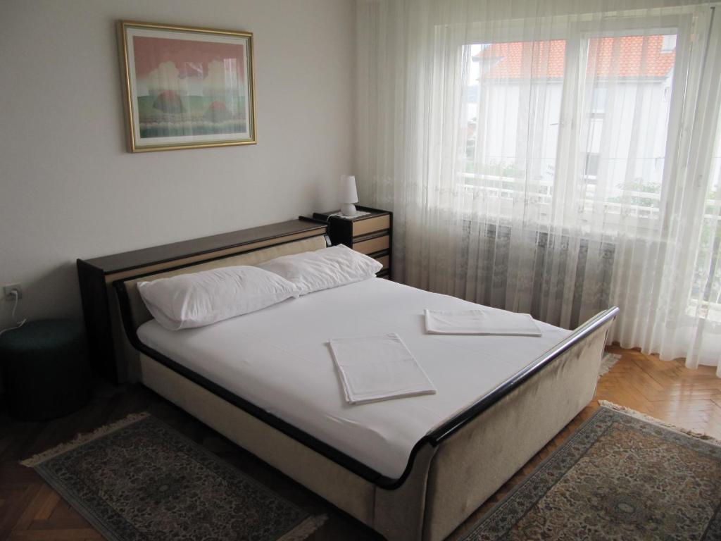Ein Bett oder Betten in einem Zimmer der Unterkunft Apartment Maja