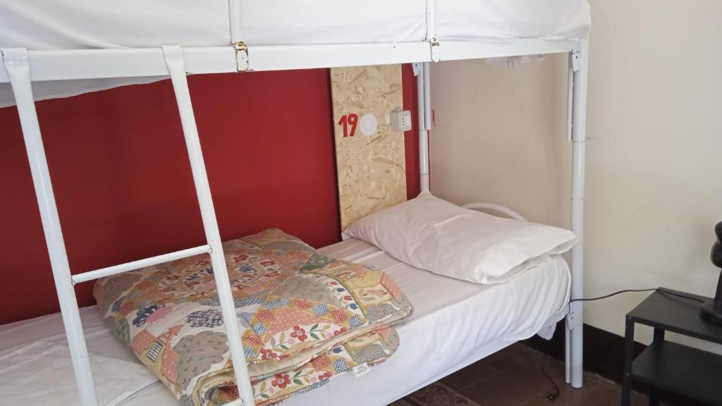 Uma cama ou camas num quarto em Sunshine Hostel Palermo