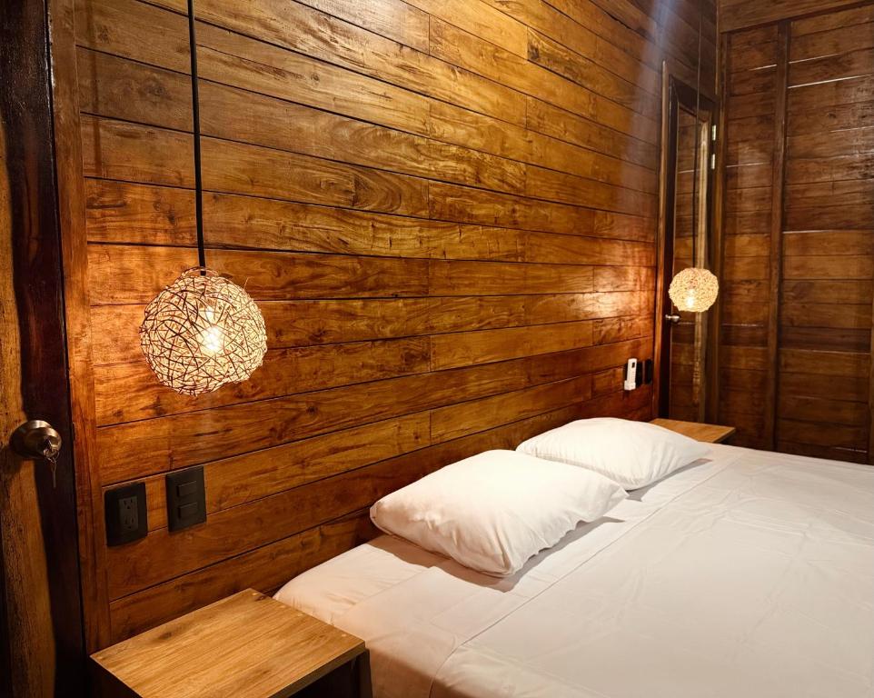 Postel nebo postele na pokoji v ubytování Hotel Solana Bacalar Lakefront