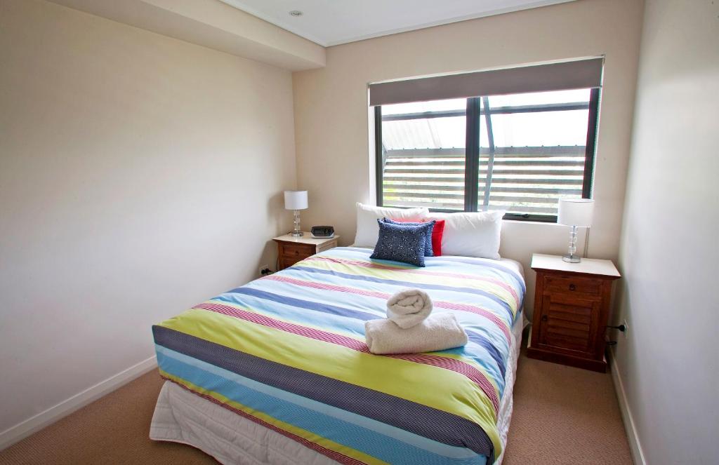 Postel nebo postele na pokoji v ubytování Beach Karma - Three-Bedroom Beachside Escape with Heated Communal Pool in Agnes Water