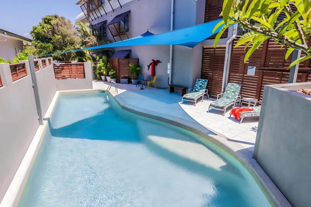 Bazén v ubytování Beach Karma - Three-Bedroom Beachside Escape with Heated Communal Pool in Agnes Water nebo v jeho okolí