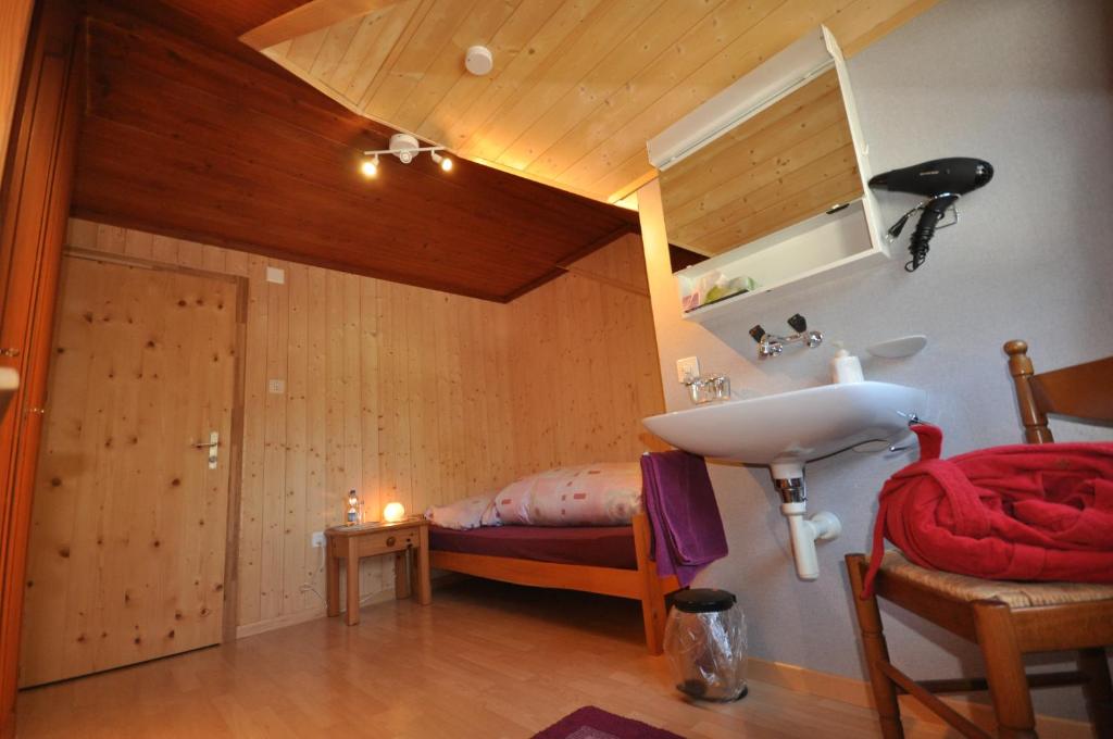 Postel nebo postele na pokoji v ubytování Gasthaus Waldheim