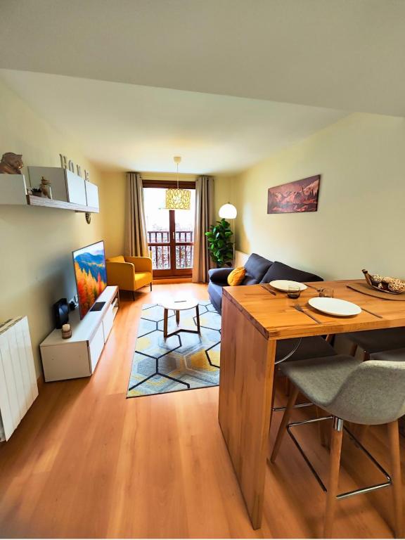 a living room with a table and a couch at Apartamento Punta Escarra in Escarrilla