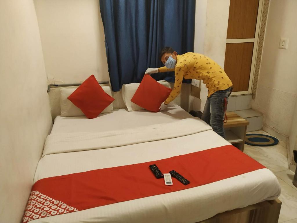 Postel nebo postele na pokoji v ubytování Hotel O Swell