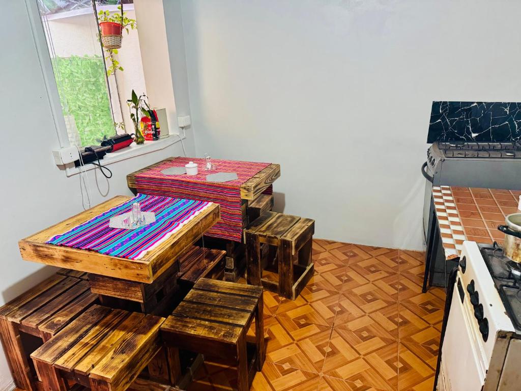 Kuchyň nebo kuchyňský kout v ubytování Ukumari Hostel