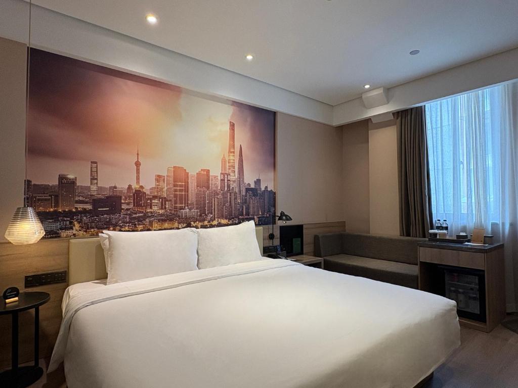 Postel nebo postele na pokoji v ubytování Atour Hotel Shanghai The Old Bund Pier