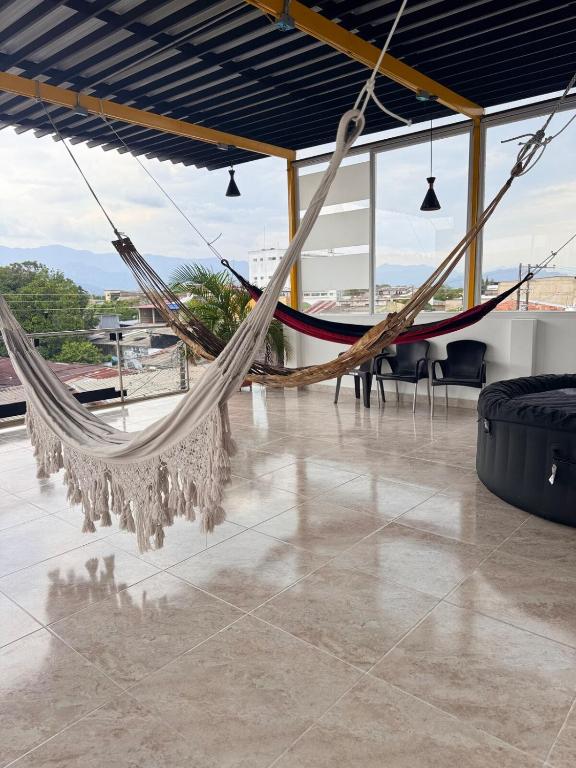 Posezení v ubytování Apartamento con terraza privada y jacuzzi