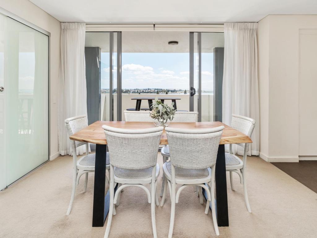 
Harbour View Two-Bedroom, One-Bathroom Apartment with Balcony
