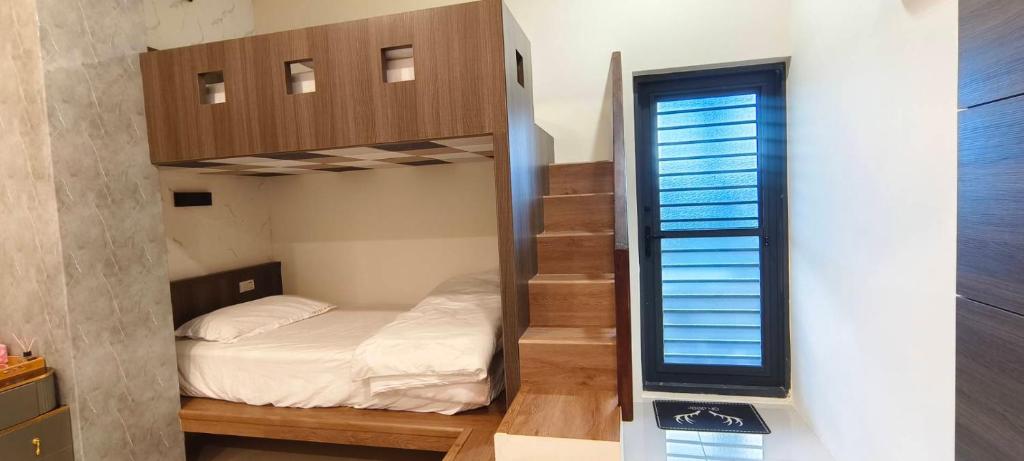 Postel nebo postele na pokoji v ubytování 一個人背包客棧
