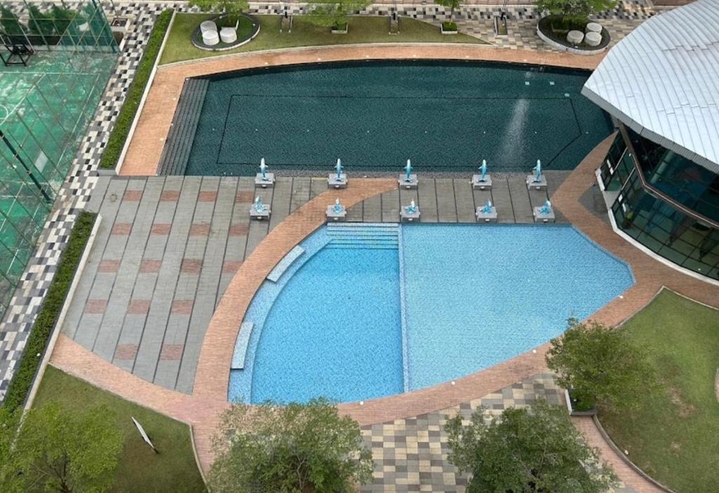 Bazén v ubytování Muji Japanese Lively Stay at Mount Austin, JB #13 nebo v jeho okolí