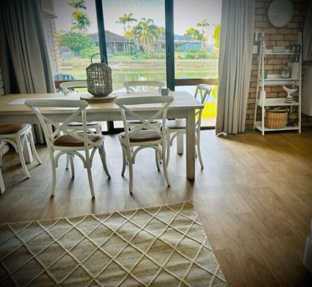 Posezení v ubytování Barooga1- Mooloolaba Canal Front Apartment