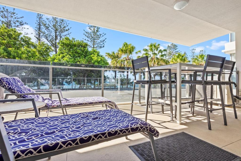 Rõdu või terrass majutusasutuses Spinnaker Apt 6- Mooloolaba Beach