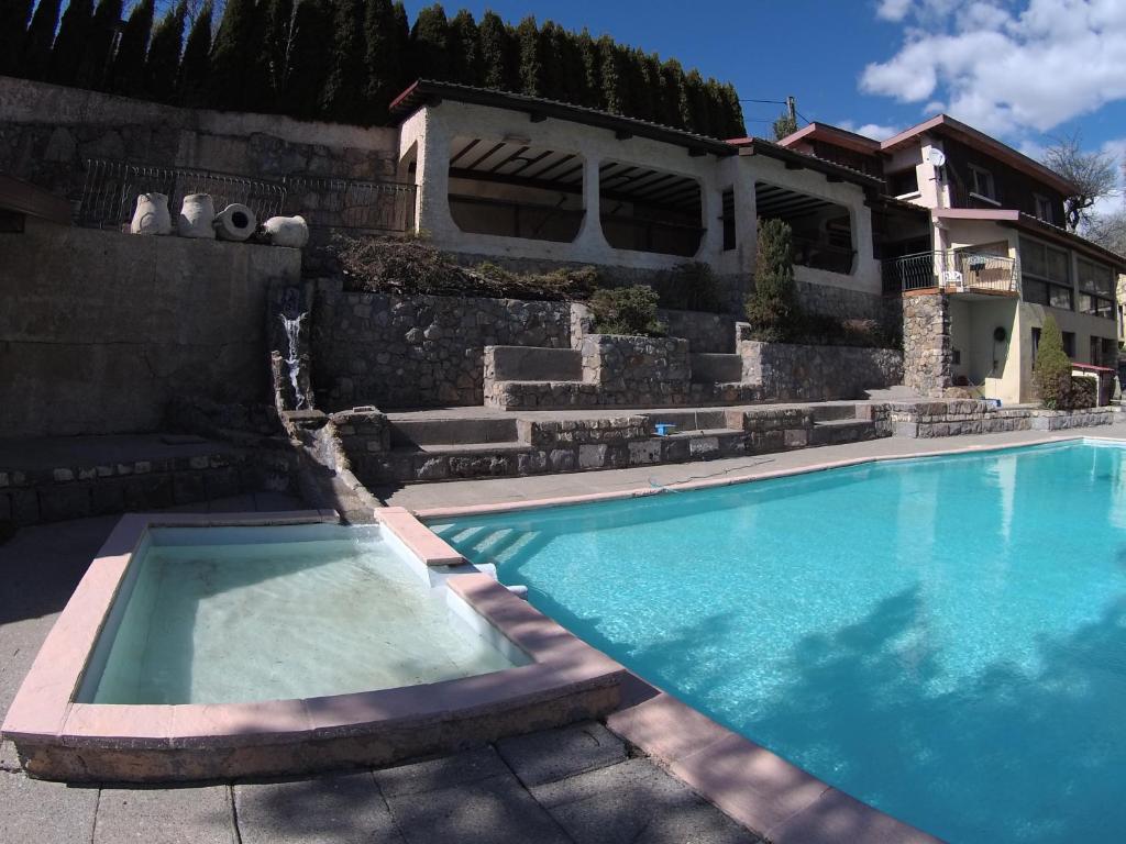Bazén v ubytování Boustigue Hotel nebo v jeho okolí