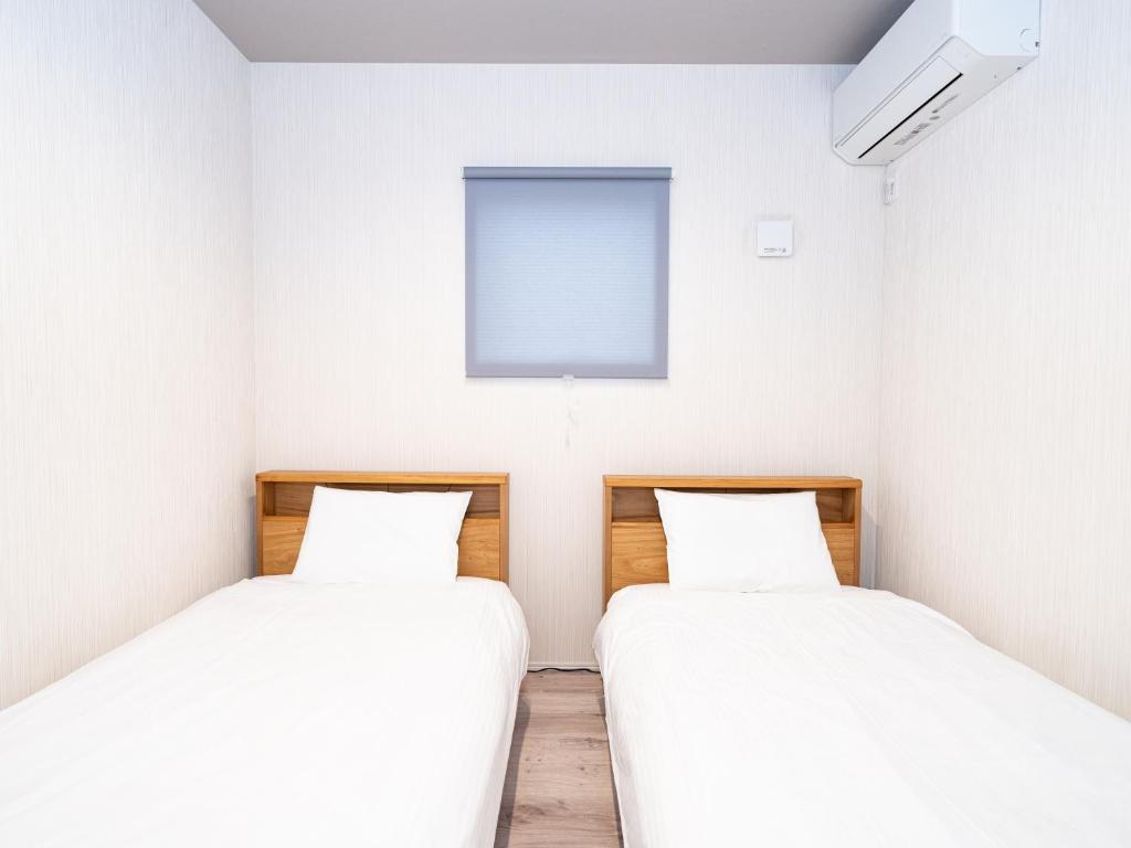 Postel nebo postele na pokoji v ubytování HOTEL StayLuck KOTOHIRA