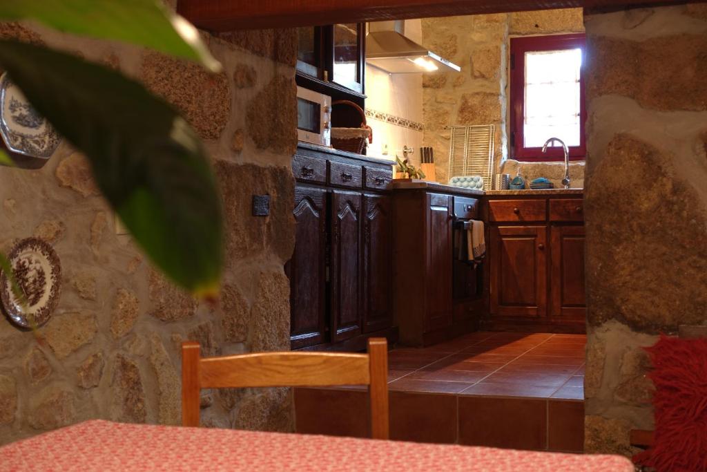 Kuchyň nebo kuchyňský kout v ubytování Casas da Fonte - Serra da Estrela