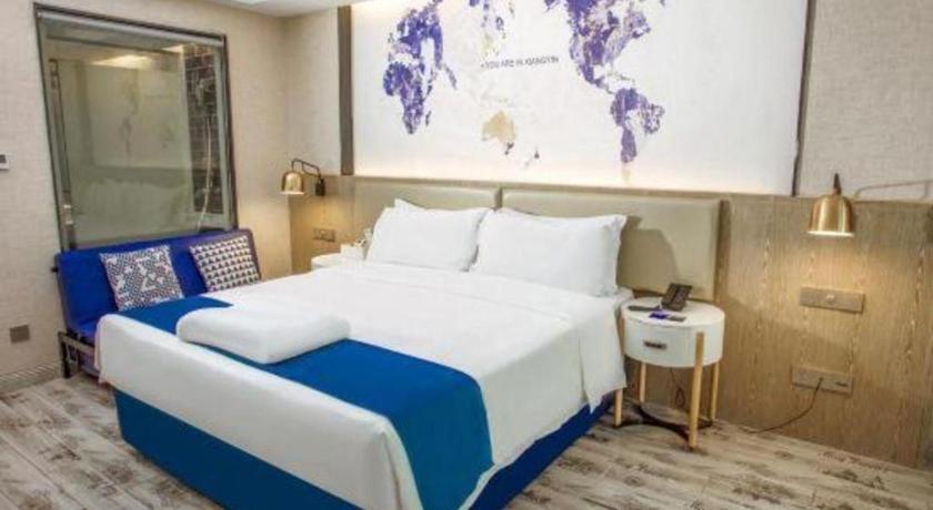 Postel nebo postele na pokoji v ubytování Kyriad Marvelous Hotel Xiangyin Bus Station