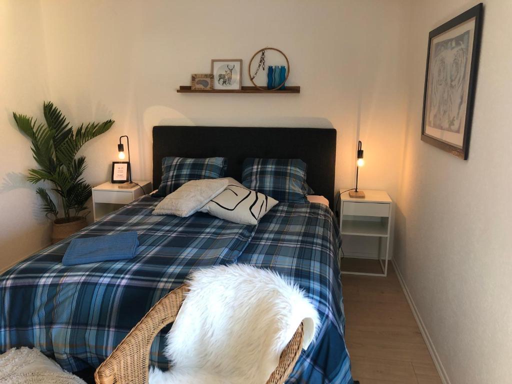 Postel nebo postele na pokoji v ubytování Ferienhaus Zulg-Doppelzimmer mit Gartenblick