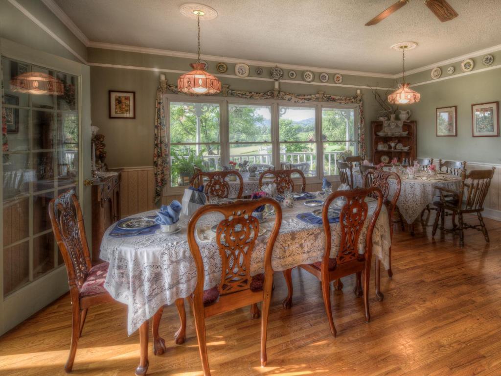 Blue Mountain Mist Country Inn photo