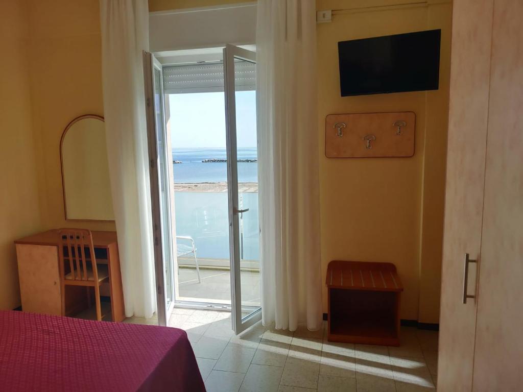 TV a/nebo společenská místnost v ubytování Hotel Raimondi