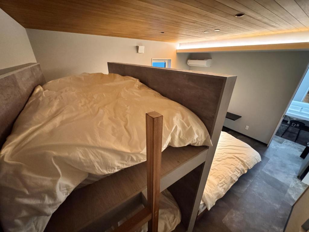 Postel nebo postele na pokoji v ubytování 柏屋旅館アネックス