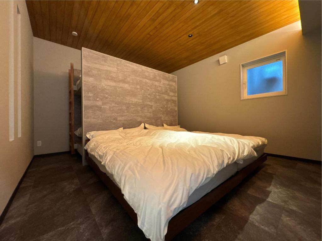 Postel nebo postele na pokoji v ubytování 柏屋旅館アネックス