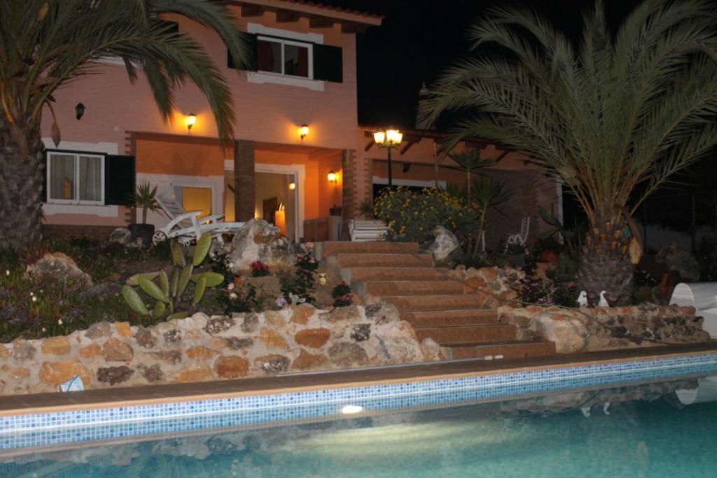 A piscina localizada em Villa Lucy ou nos arredores