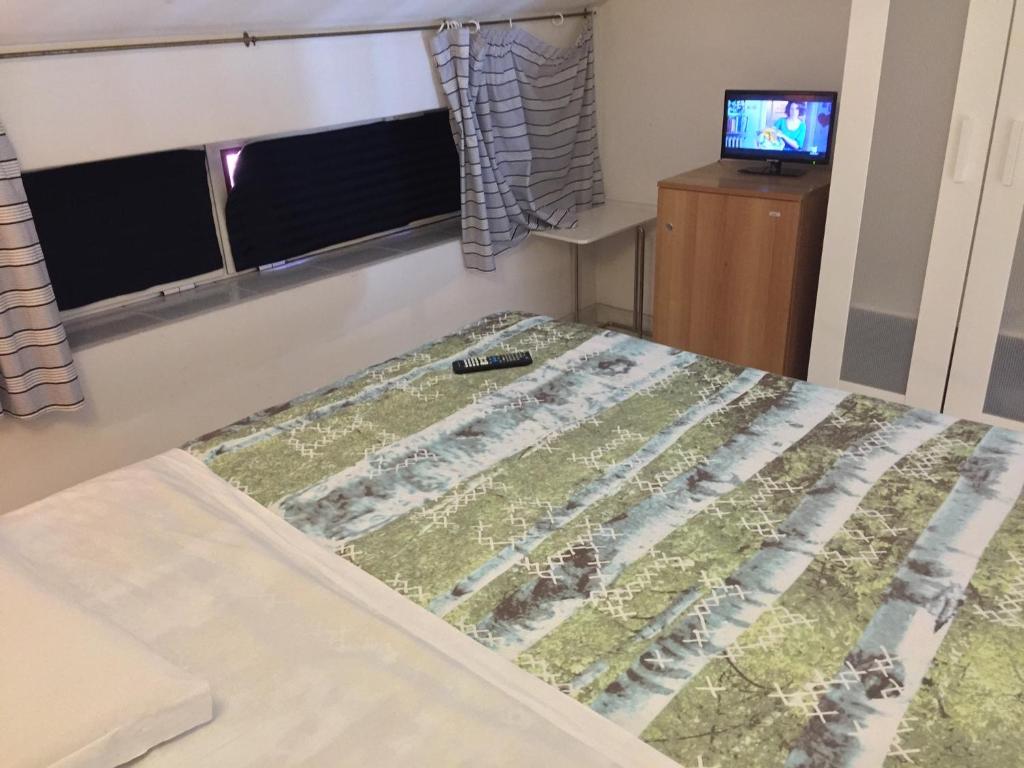 TV a/nebo společenská místnost v ubytování Camere Da Aldo in centro Sirolo