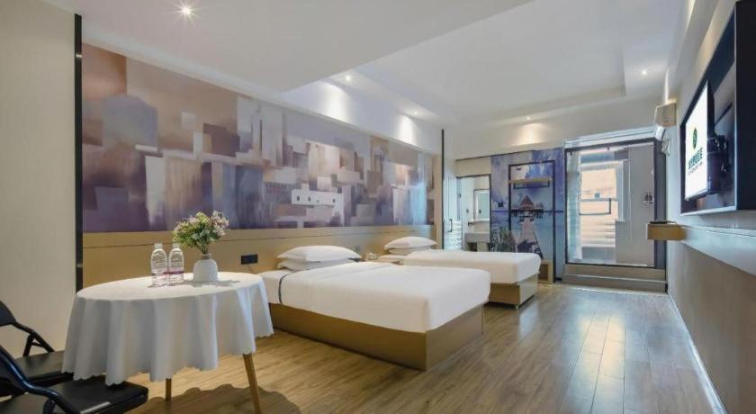 Postel nebo postele na pokoji v ubytování City Comfort Inn Nanning Railway Station Guangxi University