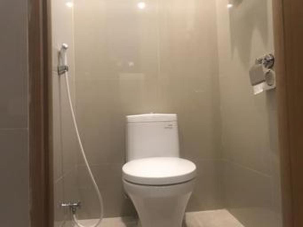 Koupelna v ubytování InnBox Capsule Hotel
