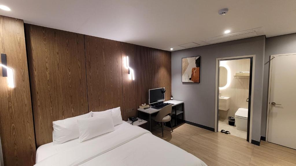 Postel nebo postele na pokoji v ubytování HOUND HOTEL Incheon Airport