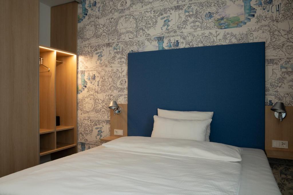 Postel nebo postele na pokoji v ubytování Grimms Hotel Hanau