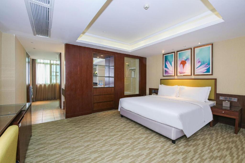 Ένα ή περισσότερα κρεβάτια σε δωμάτιο στο New Regent Hotel