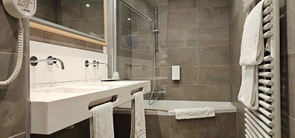 Koupelna v ubytování Hotel Les 3 Cles
