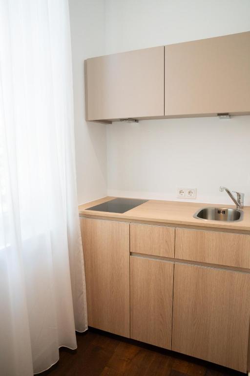 Kuchyň nebo kuchyňský kout v ubytování Grimms Hotel Hanau