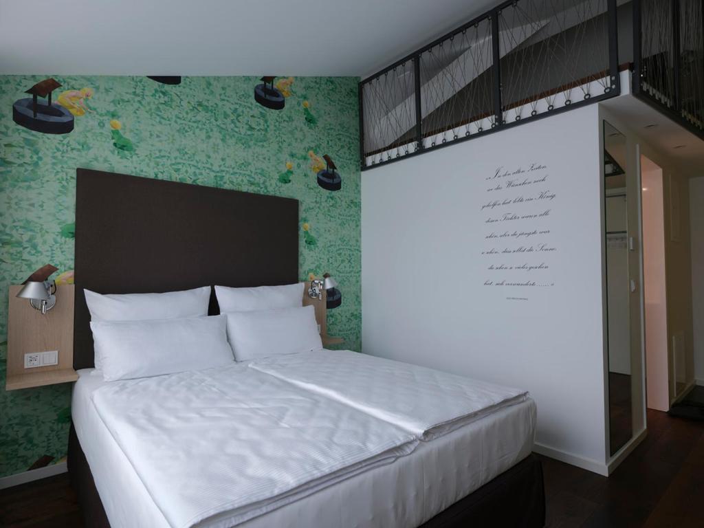 Postel nebo postele na pokoji v ubytování Grimms Hotel Hanau
