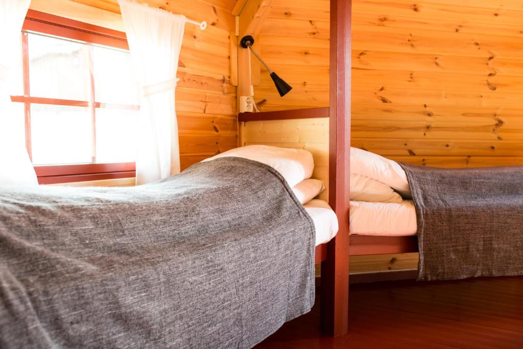 Postel nebo postele na pokoji v ubytování Vestvatn - Arctic Cabins