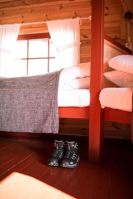 Postel nebo postele na pokoji v ubytování Vestvatn - Arctic Cabins