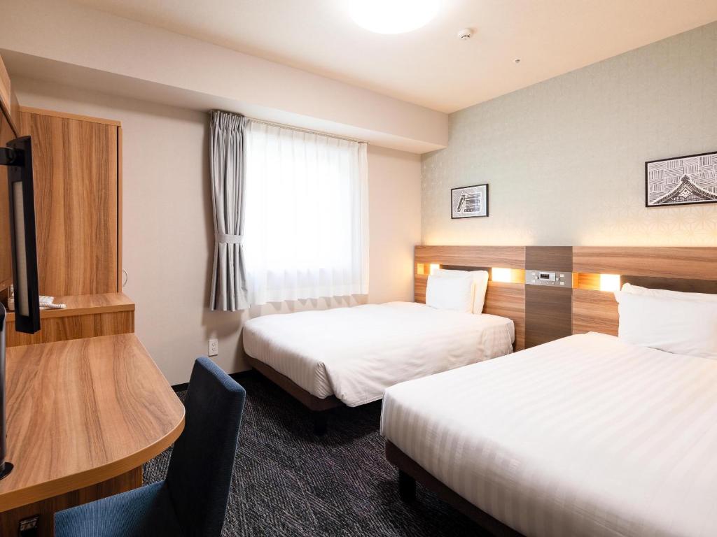Postel nebo postele na pokoji v ubytování Comfort Hotel ERA Tokyo Higashi Kanda