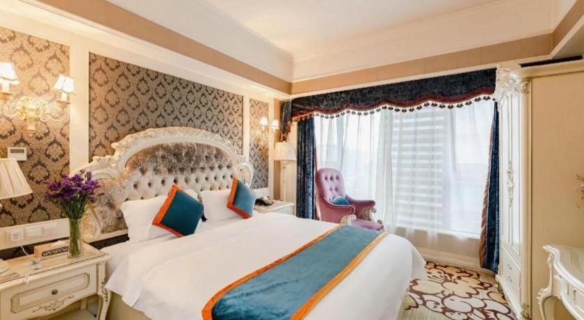 Chengdu French Theme Gold Palaceにあるベッド