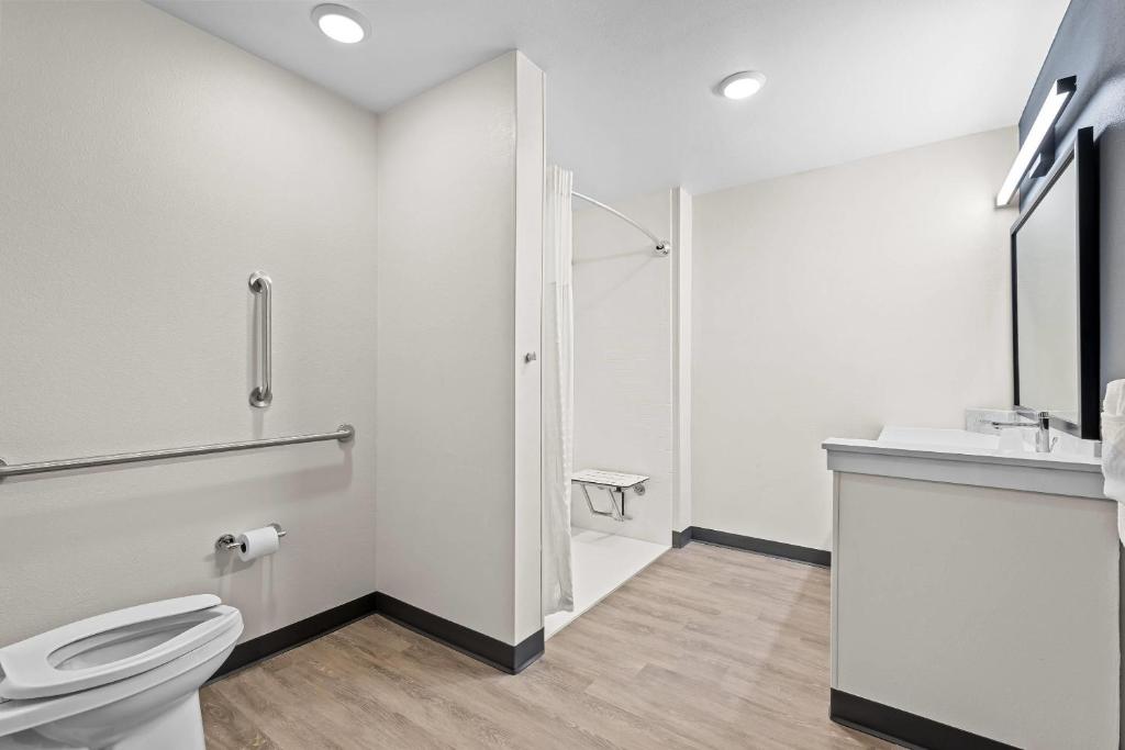 Everhome Suites Brownsville - Queen Suite With Two Queen Beds And Roll-In Shower - Disability Access/Non Smoking